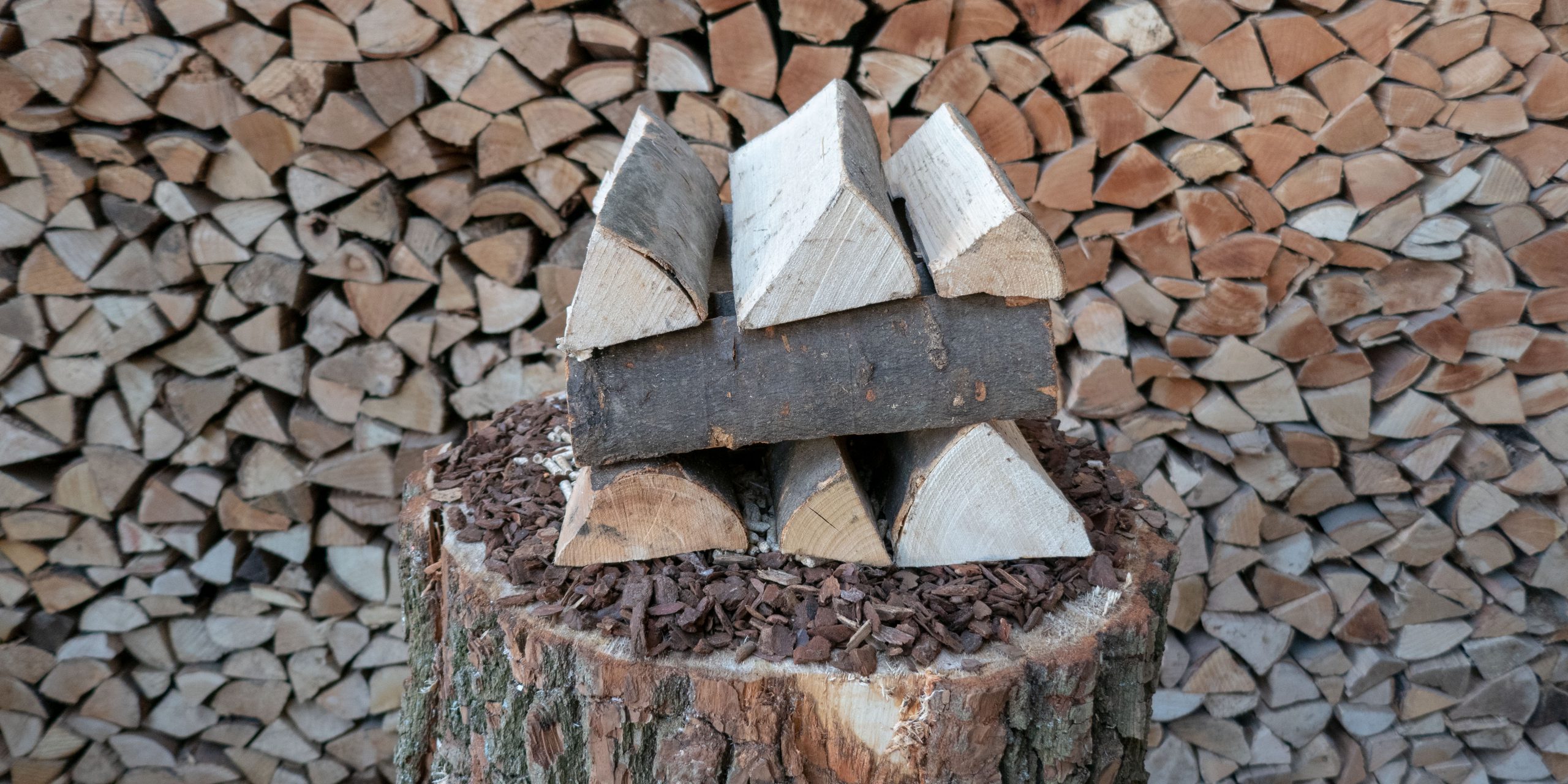 Spaltfrisches Brennholz